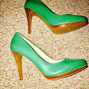 Never worn Green Nine West Heels  size 9.5 👠